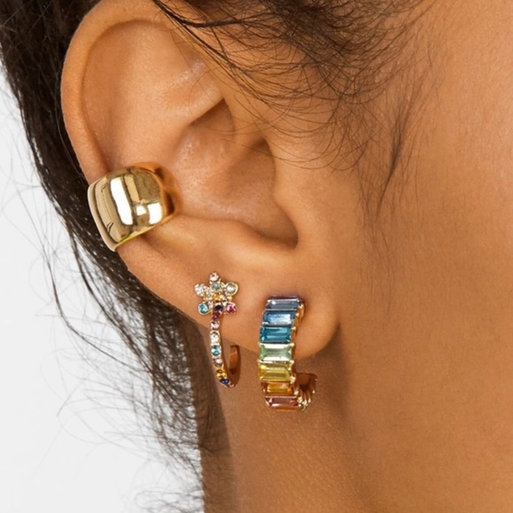 Golden Ear Cuff w Heart Cut Out - Picture 3 of 7